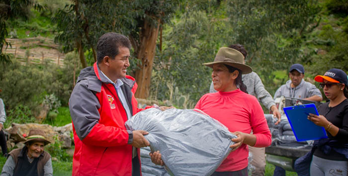 Municipalidad Provincial de Grau entrega frazadas a familias vulnerables para enfrentar bajas temperaturas